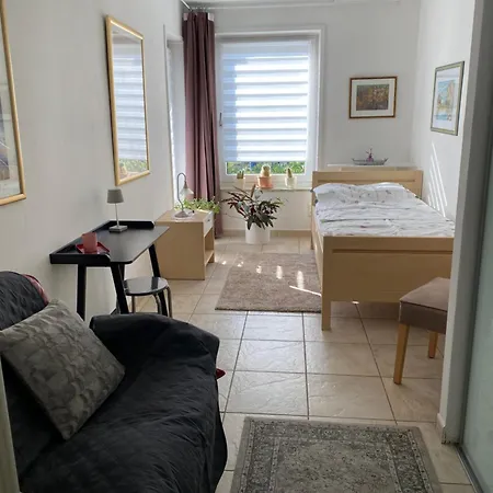 Ruhige Und Zentral Gelegene *